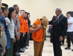 Bupati Mimika Lantik 80 Anggota Tim Reaksi Cepat Siaga Bencana