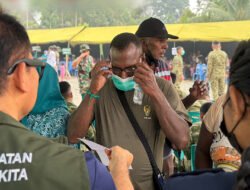Pelkesi Wilayah V Bagikan 3.000 Kacamata Baca Gratis untuk Masyarakat Papua